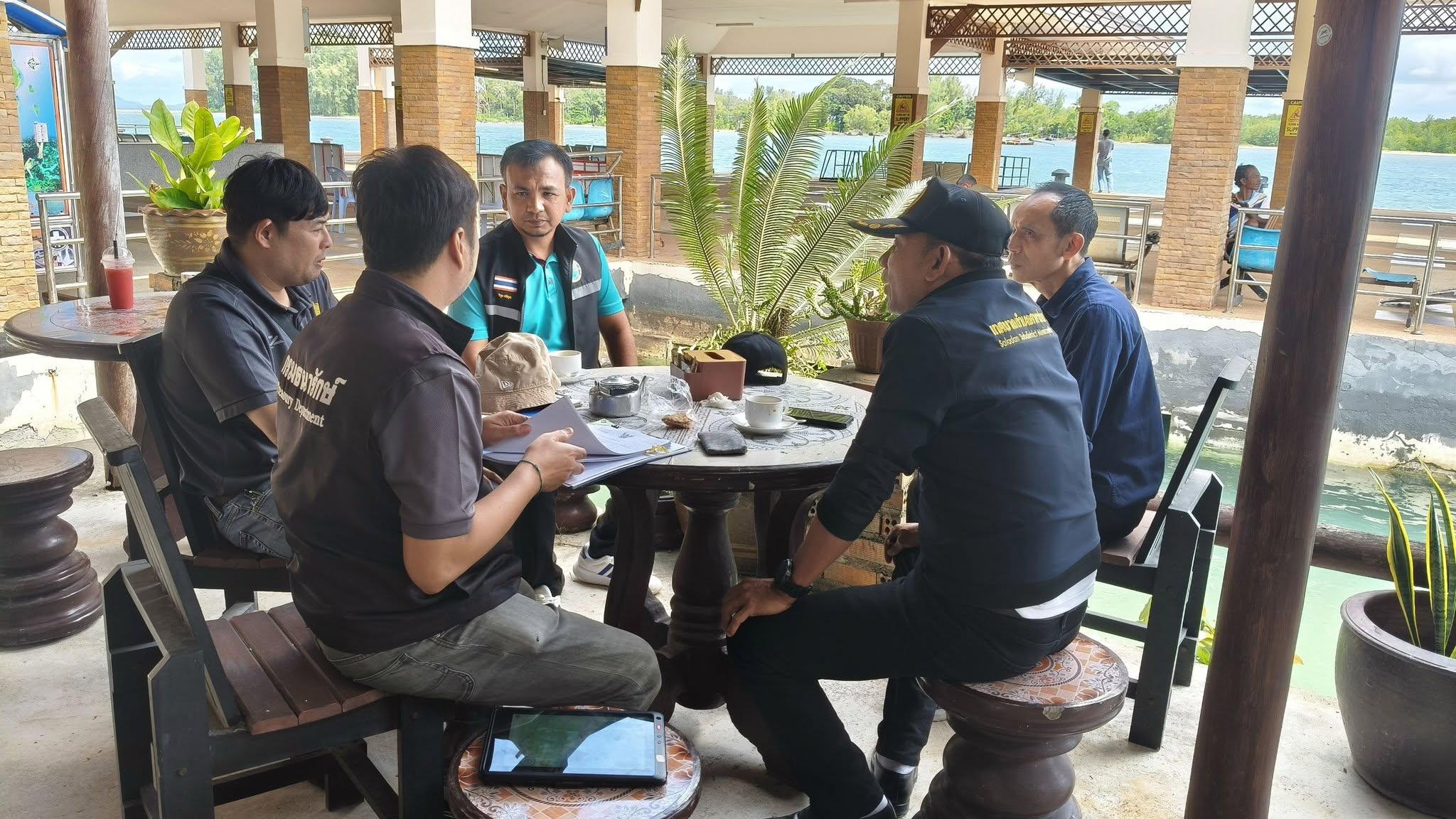 🎋 ทต.ศาลาด่าน ร่วมตรวจอาคารท่าเทียบเรือบ้านศาลาด่านไปกับ สนง.ธนารักษ์พื้นที่กระบี่ เพื่อรับโอนทรัพย์สินจากกรมเจ้าท่าพร้อมที่จะให้ ทต.ศาลาด่าน ขอใช้ต่อไป