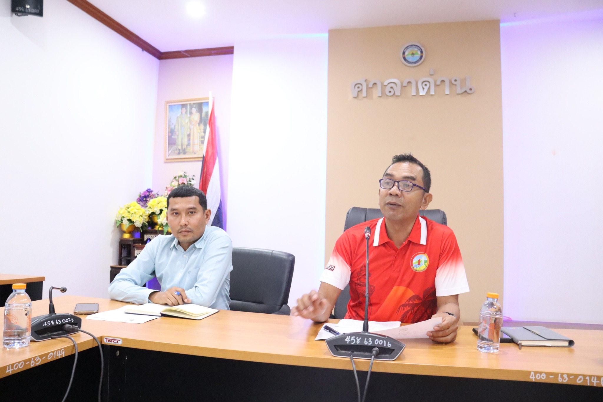 🎋 ทต.ศาลาด่าน จัดประชุมจัดระเบียบเรือโดยสารบริการนักท่องเที่ยวบริเวณท่าเทียบเรือบ้านศาลาด่าน