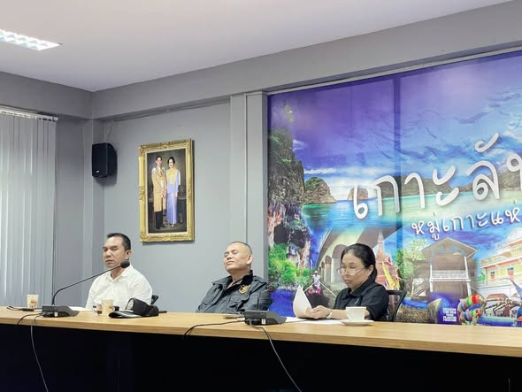 ทต.ศาลาด่าน บูรณาการร่วมประชุมจัดระเบียบรถรับจ้างบริการรับส่งนักท่องเที่ยวท่าเทียบเรือบ้านศาลาด่าน (มีประชาสัมพันธ์ "กฎกระทรวง")
