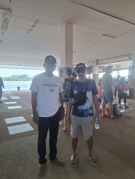 นายกเทศมนตรีตำบลศาลาด่าน ลงพื้นที่ตรวจเยี่ยมท่าเทียบเรือบ้านศาลาด่าน เพื่อทำความเข้าใจและหารือร่วมกับผู้ประกอบการในกิจการจอดเรือรับ–ส่งผู้โดยสาร
