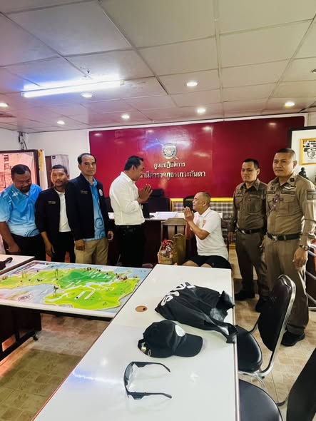 นายกเทศมนตรีตำบลศาลาด่าน พร้อมคณะผู้บริหาร ทต.ศาลาด่าน เข้าอวยพรปีใหม่ 2569 และร่วมหารือการดำเนินงาน "เปลี่ยน 7 วัน อันตราย ให้เป็น 7 วัน แห่งความสุขของครอบครัว"