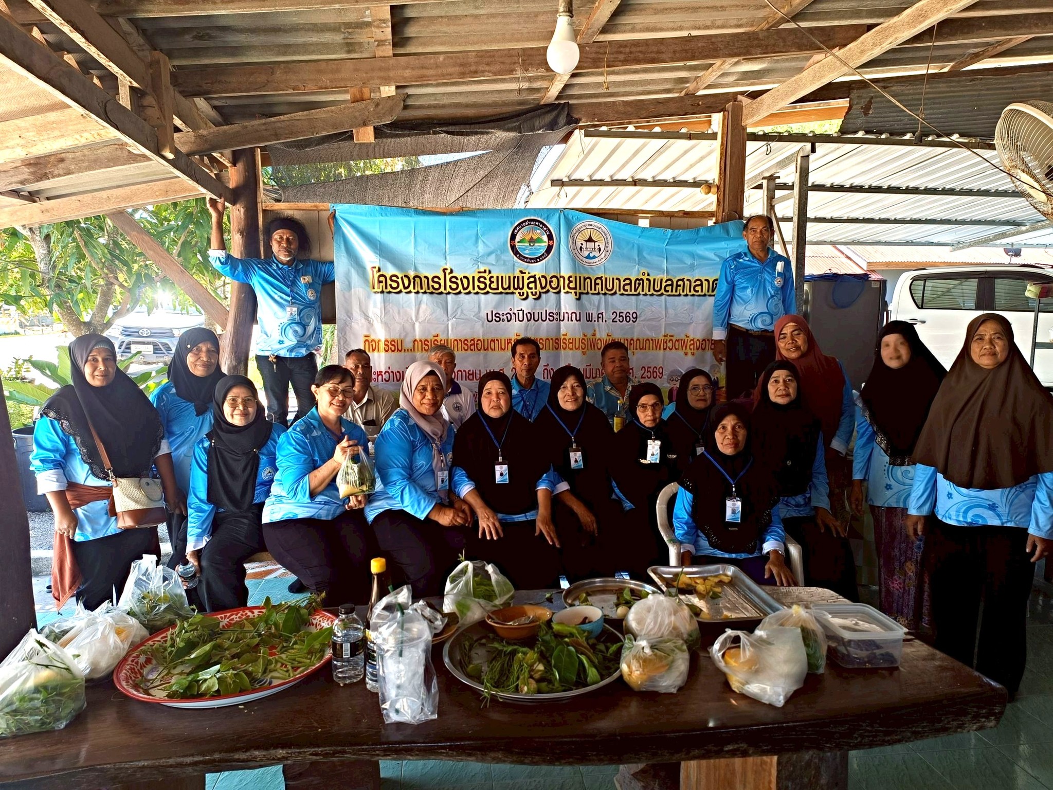 ทต.ศาลาด่าน กับหลักสูตรสัปดาห์ที่แปด "ฝึกอาชีพเพิ่มรายได้ลดรายจ่าย กับการทำอาหารพื้นบ้าน (ขนมจีนน้ำยา)" โรงเรียนผู้สูงอายุเทศบาลตำบลศาลาด่าน รุ่นที่ 2