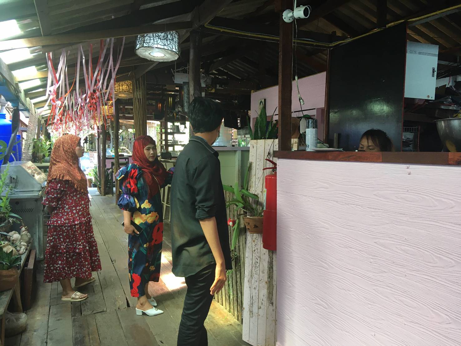 ทต.ศาลาด่าน ดำเนินการลงพื้นที่ตรวจประเมินสถานประกอบการในพื้นที่ตำบลศาลาด่าน เพื่อพิจารณาต่อใบอนุญาต ต่อหนังสือรับรอง
